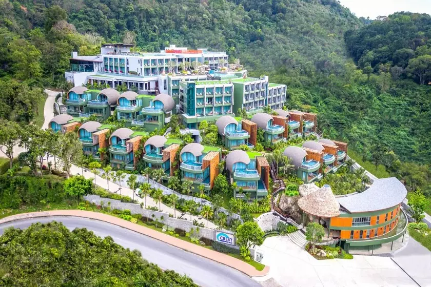 CREST RESORT & POOLVILLA